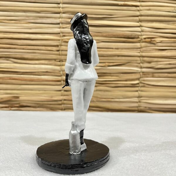 Maria Navalha em resina 15cm - Branco e Preto - Imagem 4