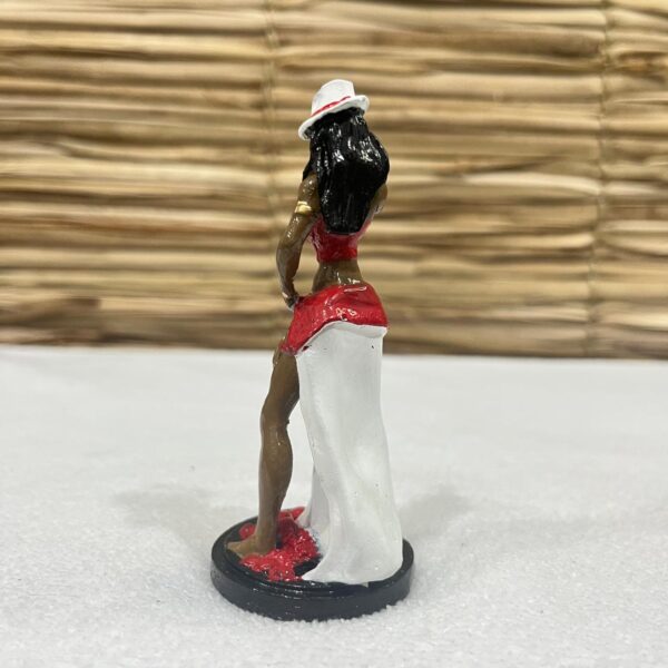 Maria Navalha - Saia Branca - 10cm Resina - Imagem 4