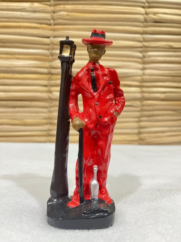 Malandro Zé Pelintra no Poste em resina15cm - terno vermelho